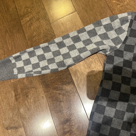 🎉BUNDLE 10 for $30🎉 GAP Kids Black and Gray Checkered Cardigan Sweater - Picture 4 of 5